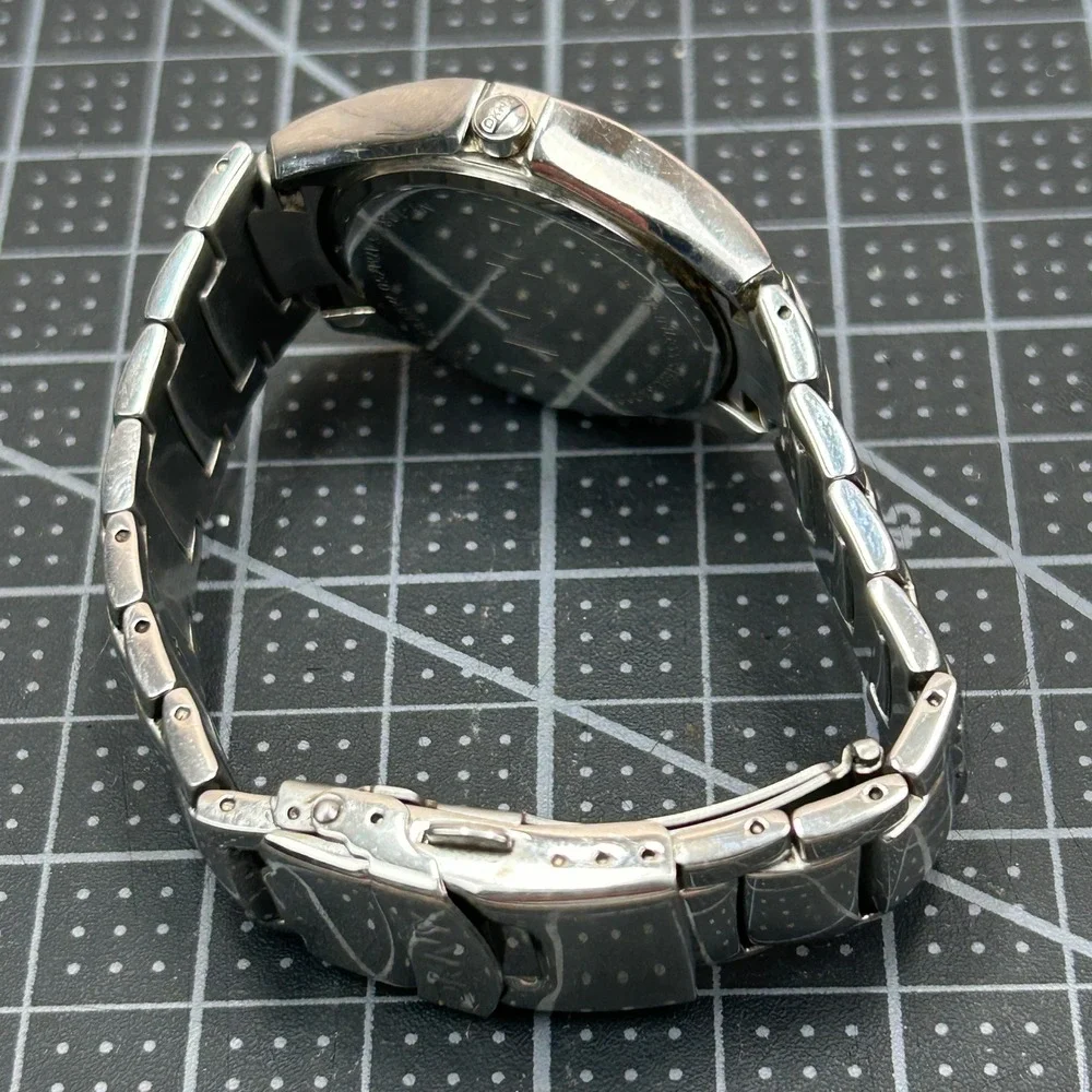 DKNY NY-1081 Mens Stainless Steel‎ Watch Silver Dial Date Neon Hand 50M 38mm
